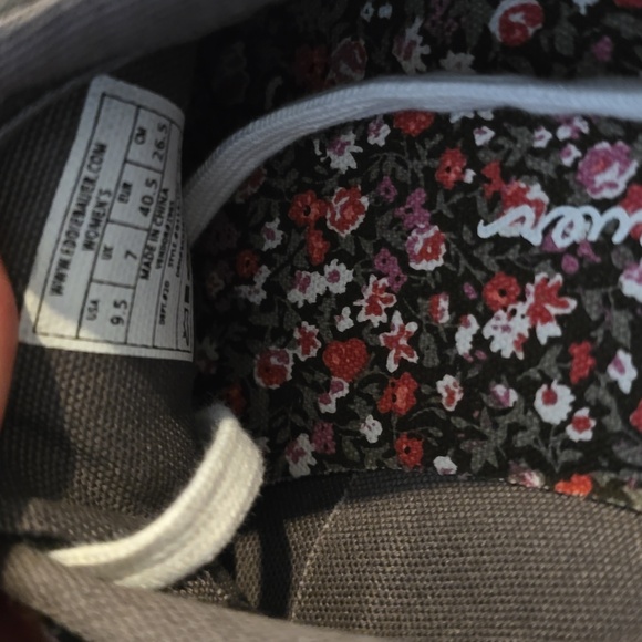 NIB Eddie Bauer Black Sneakers - Picture 5 of 5